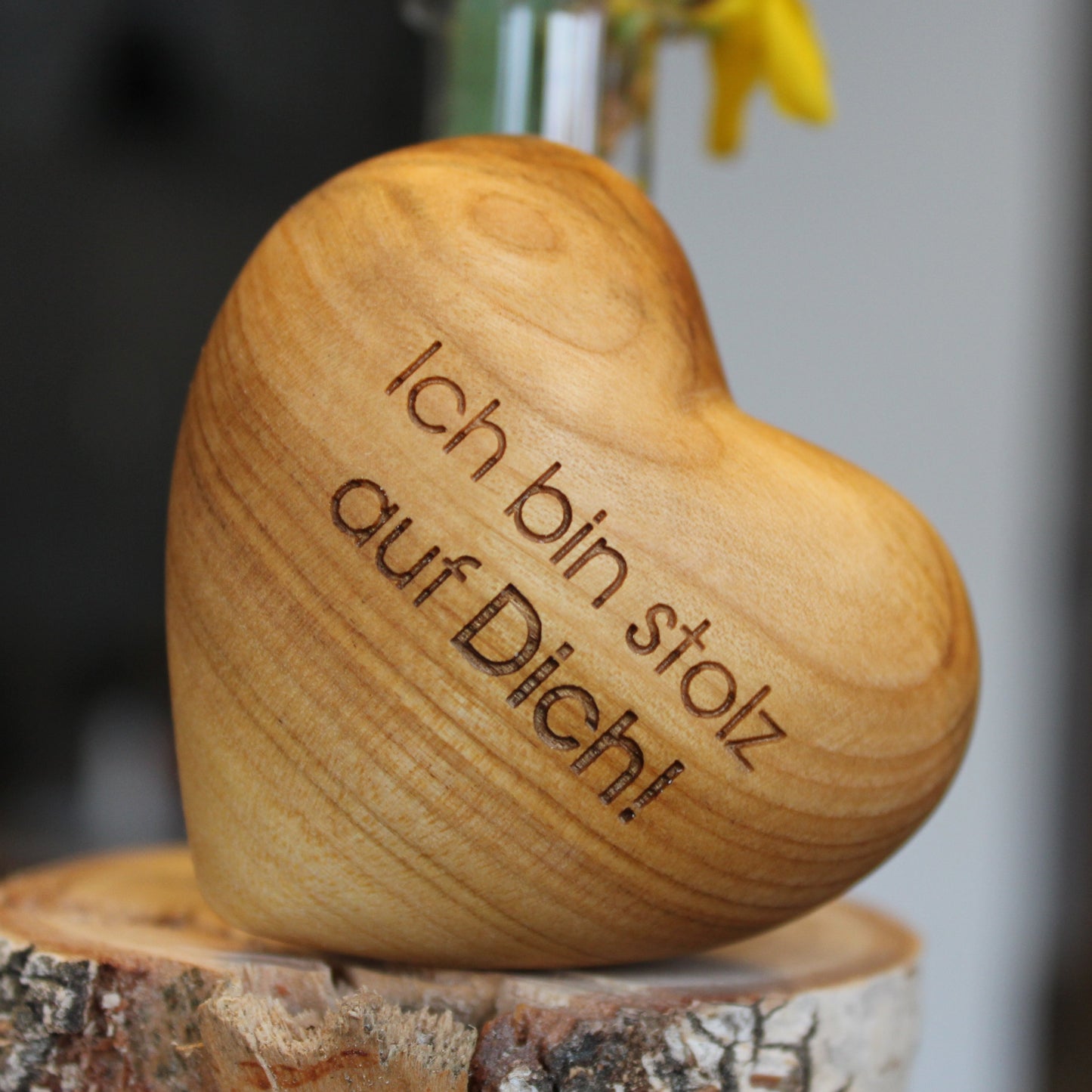 Thankgoods Holzherz Ich bin stolz auf Dich! als Geschenk für Sie und Ihn. Das Orginal! - Thankgoods - Der herzliche Geschenkeshop!