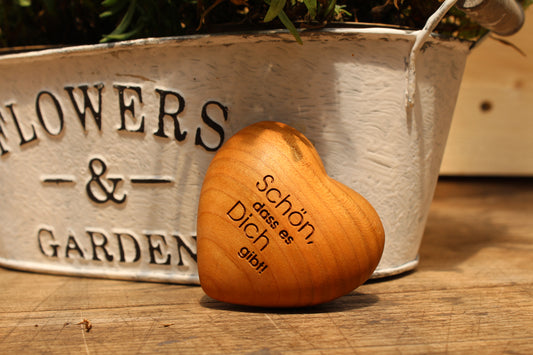 Thankgoods Holzherz Schön, das es dich gibt vor Blumenschale