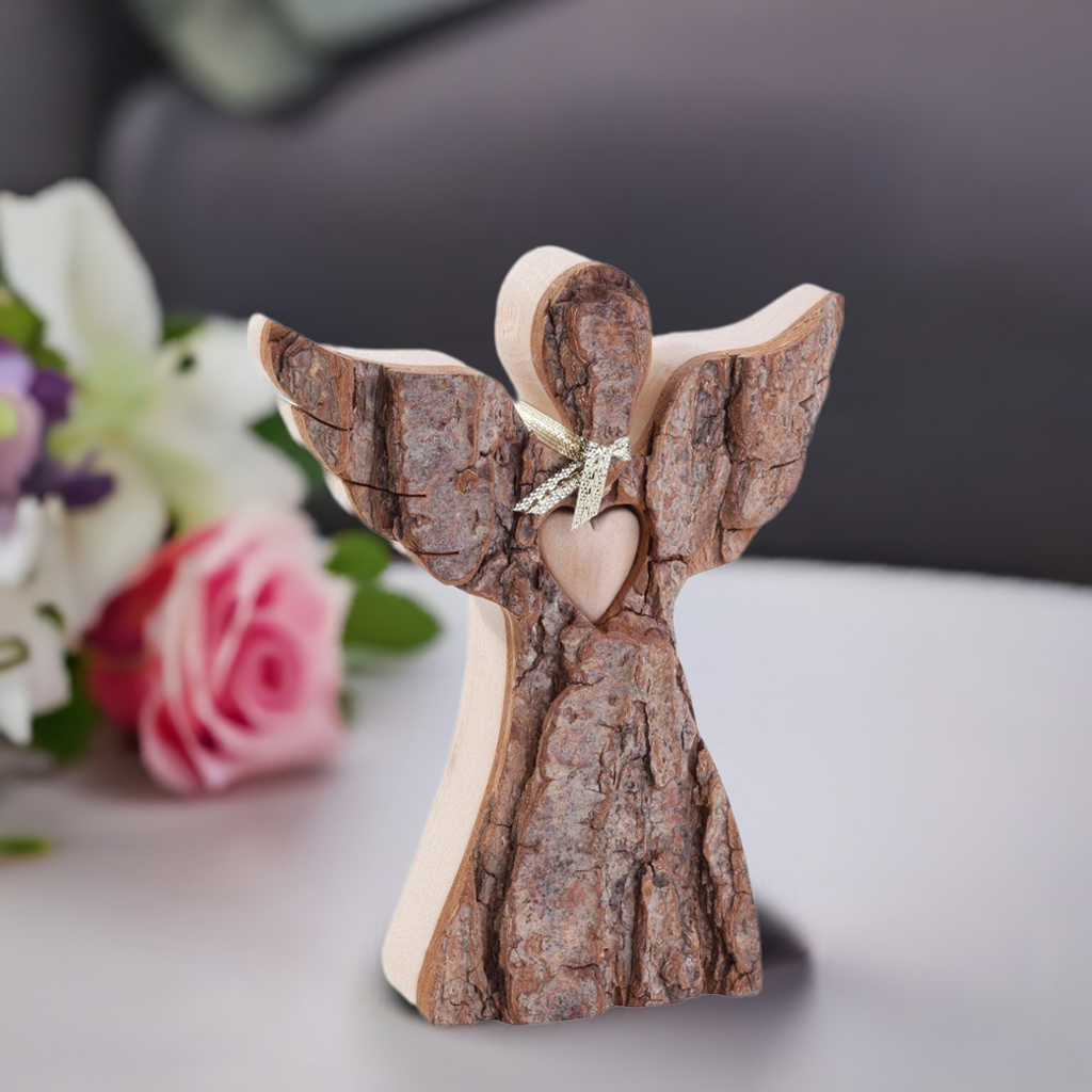 Thankgoods Rindenengel mit Herz 12 cm mit Rose im Background