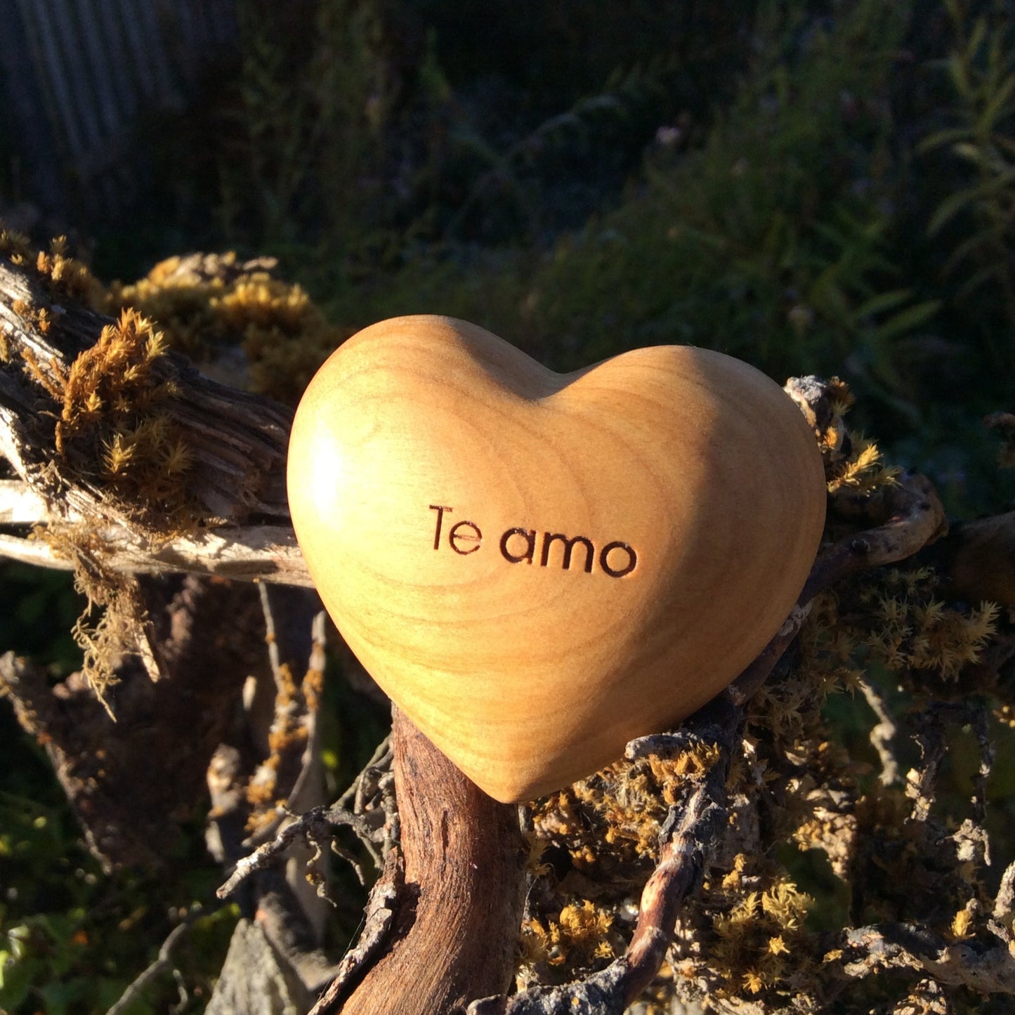 Thankgoods wooden heart Te amo