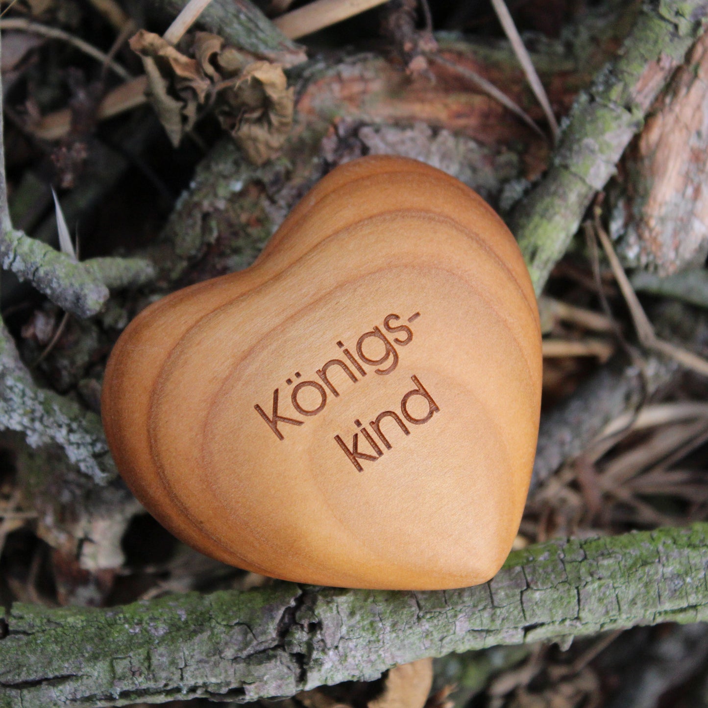 Thankgoods wooden heart 'Königskind'